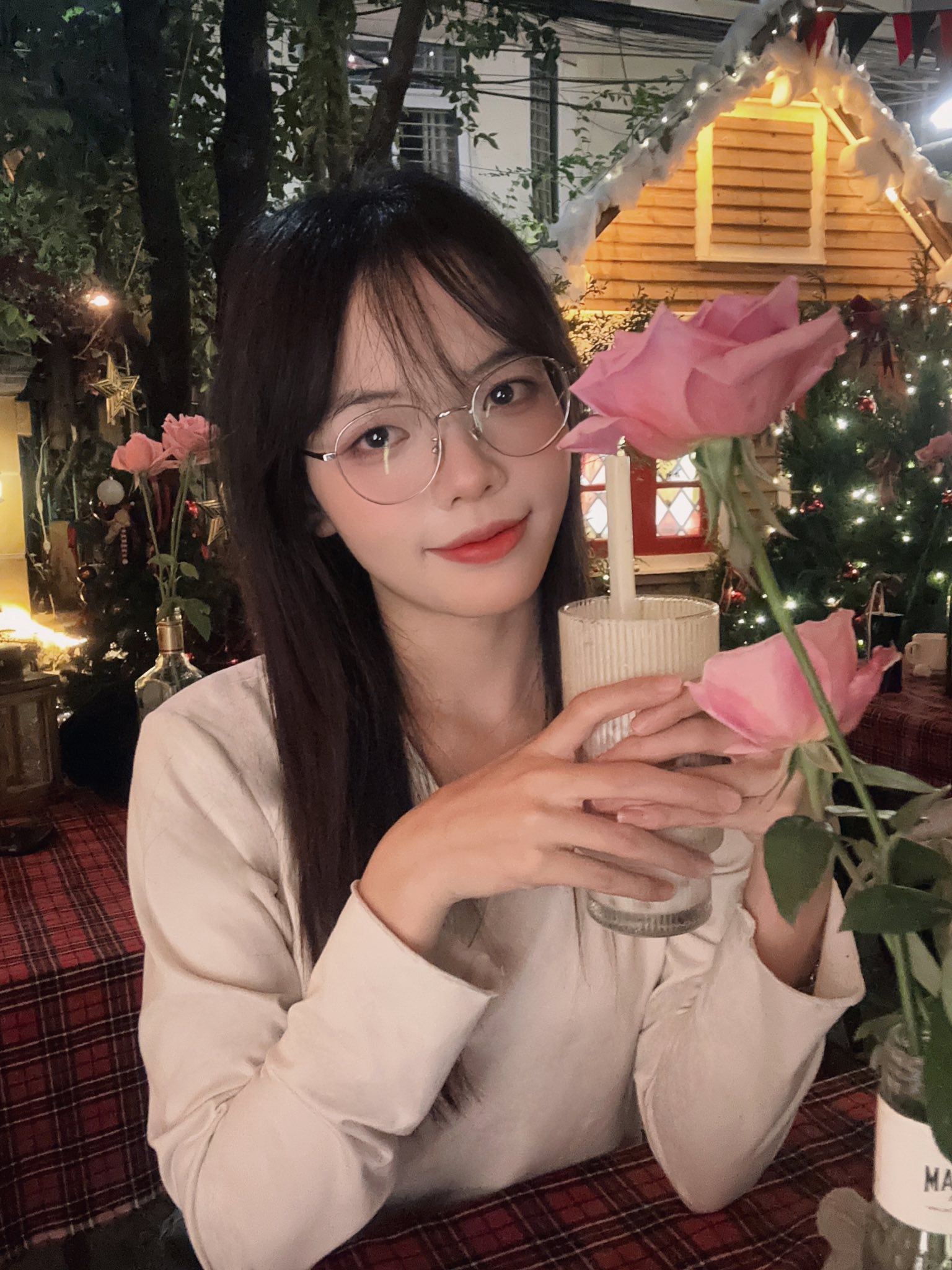 🌸 Chân dung tuyển thủ: Tâm Nè — bông hồng đa năng vừa xinh vừa gánh kèo cực đỉnh
